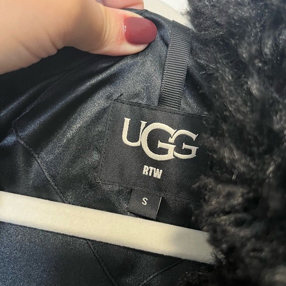 UGG black vest - Picture 4 of 4
